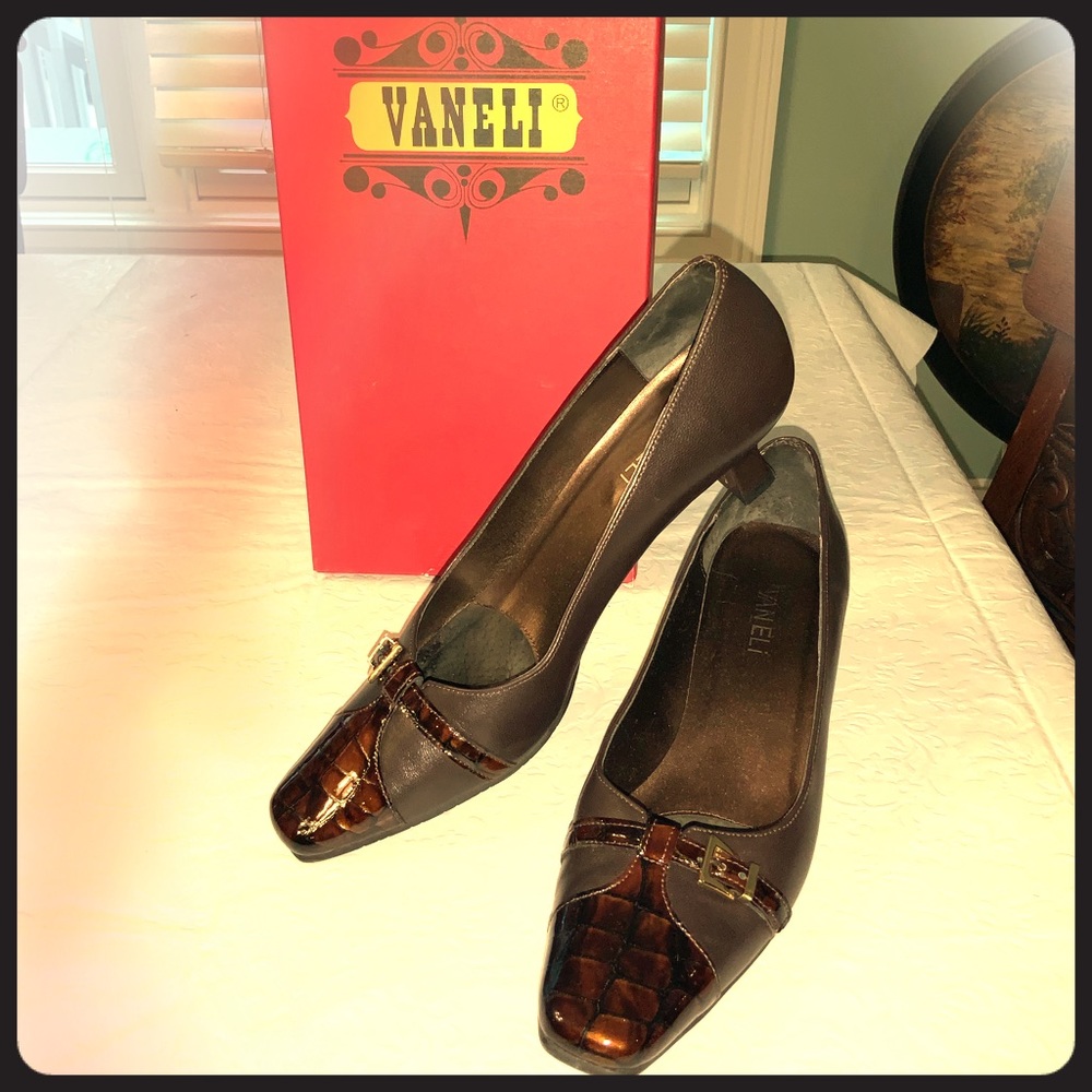 Vaneli - Bronze/brown kitten heel - Size 7.5N